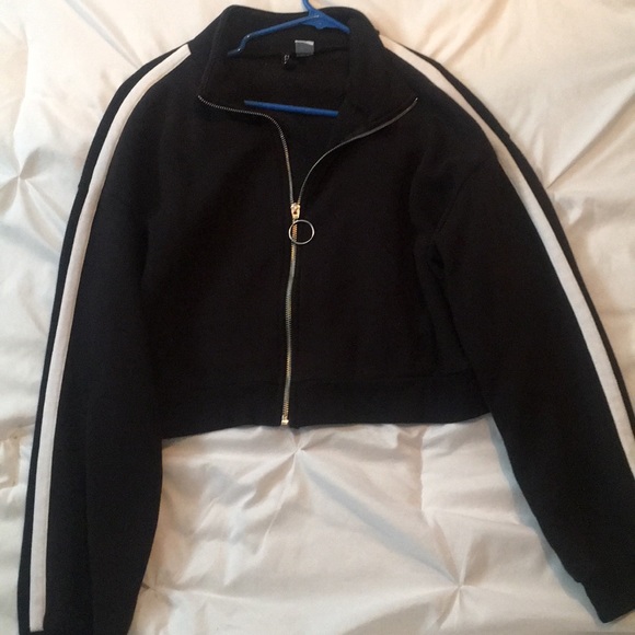 black zip cropped hoodie